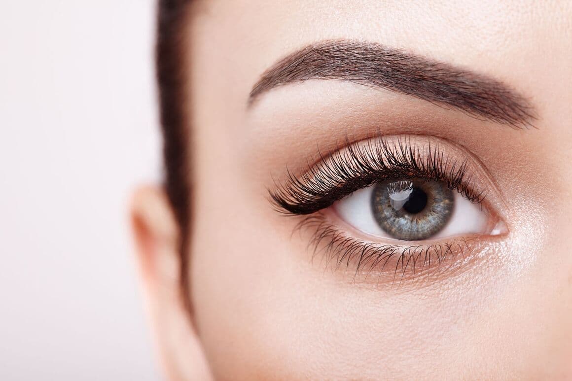 Wählen Sie Elan Augenbrauenfarbe für stilvolle Ergebnisse, nur bei LashLink
