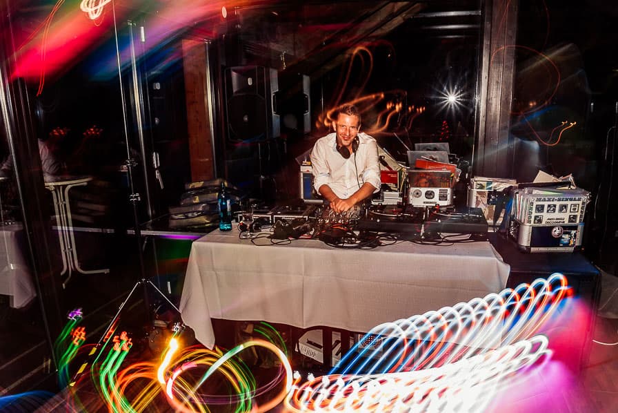 Noten der Romantik: Die Odyssee eines Hochzeits-DJs