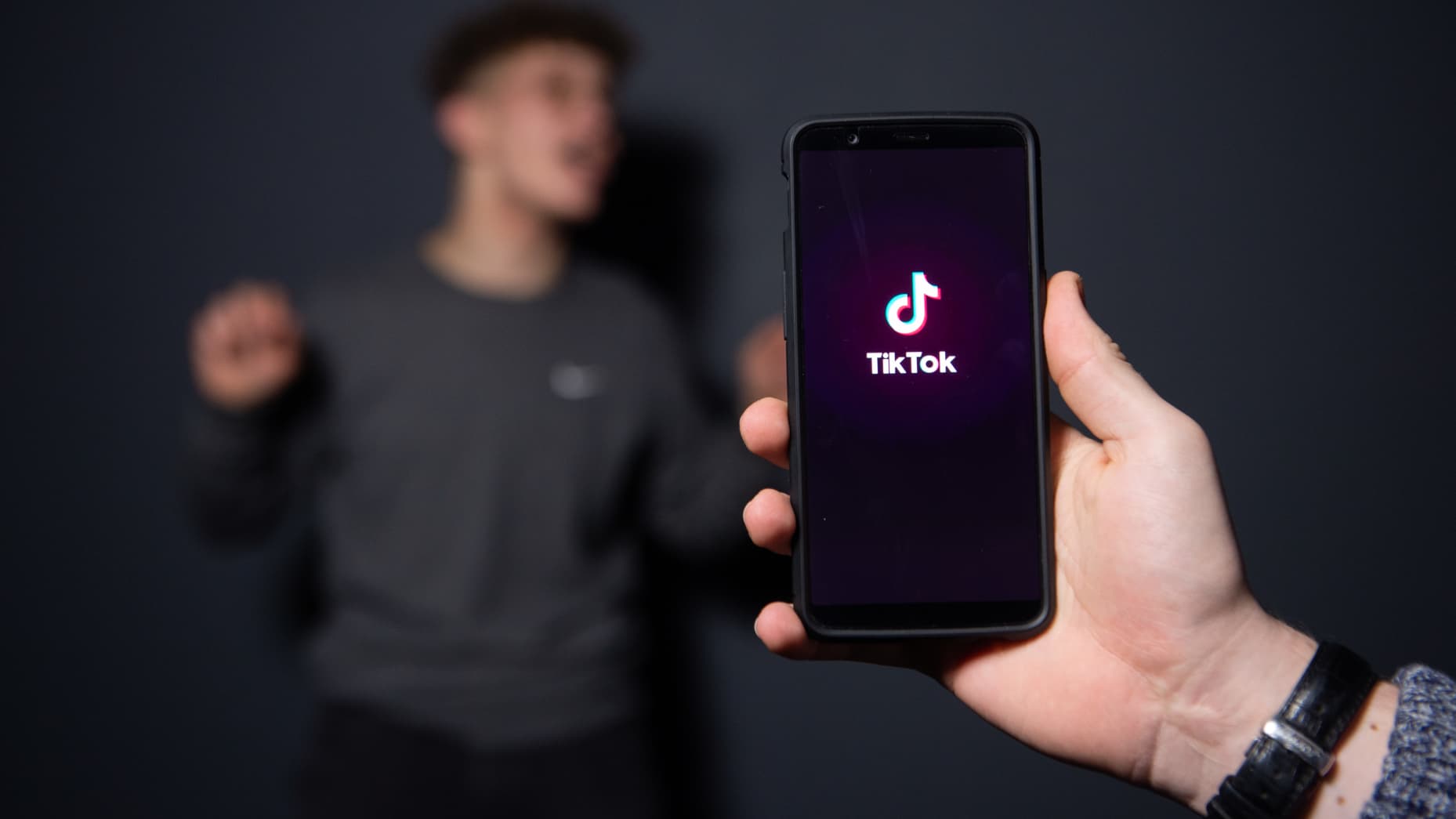 Erreiche neue Höhen: 1000 Follower TikTok kaufen bei FollowersHive