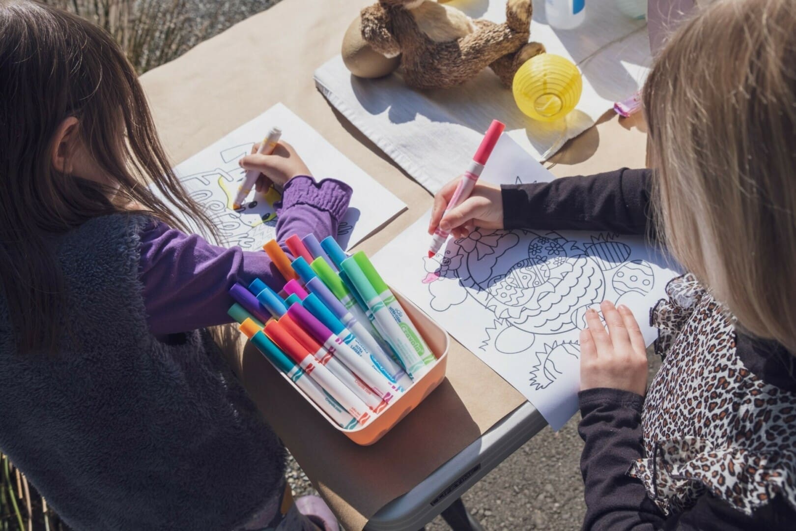 Kreative Beschaeftigung Kinder 3 Jahre mit Wasser und Sand