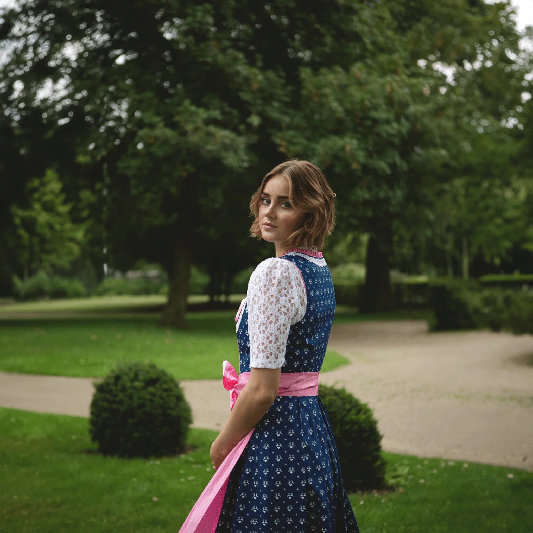 So einfach kannst du dein neues Dirndl online bestellen