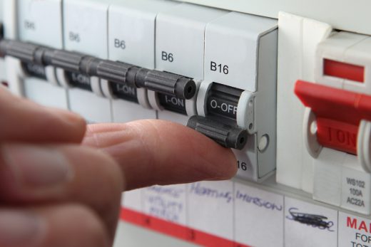 DGUV V3 Prüfung: Wer ist verantwortlich – Arbeitgeber oder Mitarbeiter?