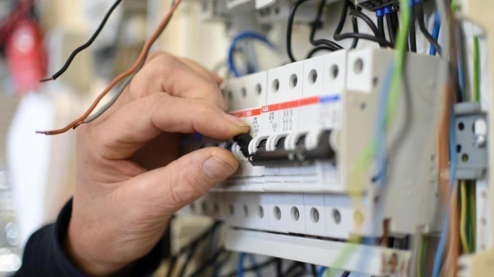 Welche Checklisten helfen bei der Prüfung elektrischer Anlagen?