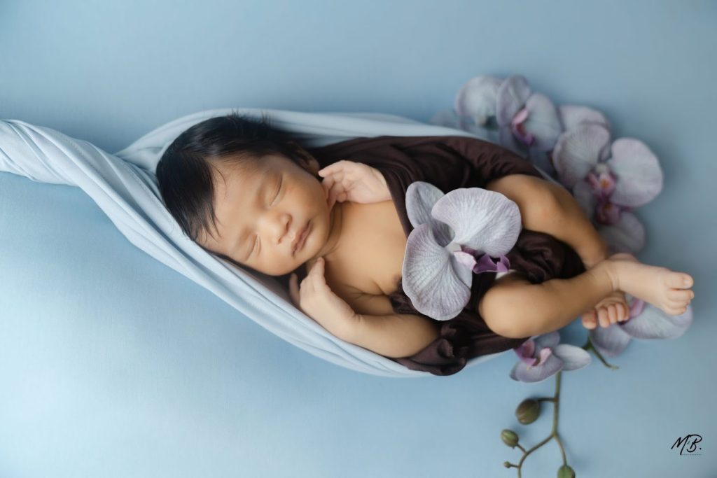 Sanfte Babybilder entstehen beim Newborn Fotoshooting